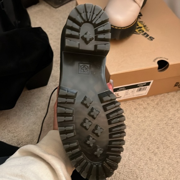 Dr. Martens Women's Lace-Up Boots - Vintage Taupe Smooth - US 7 - Picture 9 of 9